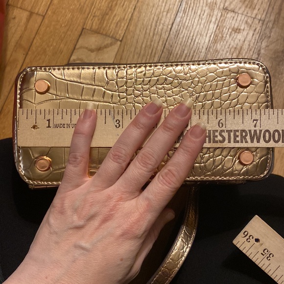 💕🌟Sondra Roberts Crocodile Textured Crossbody, Metallic Rose Gold - Picture 12 of 16